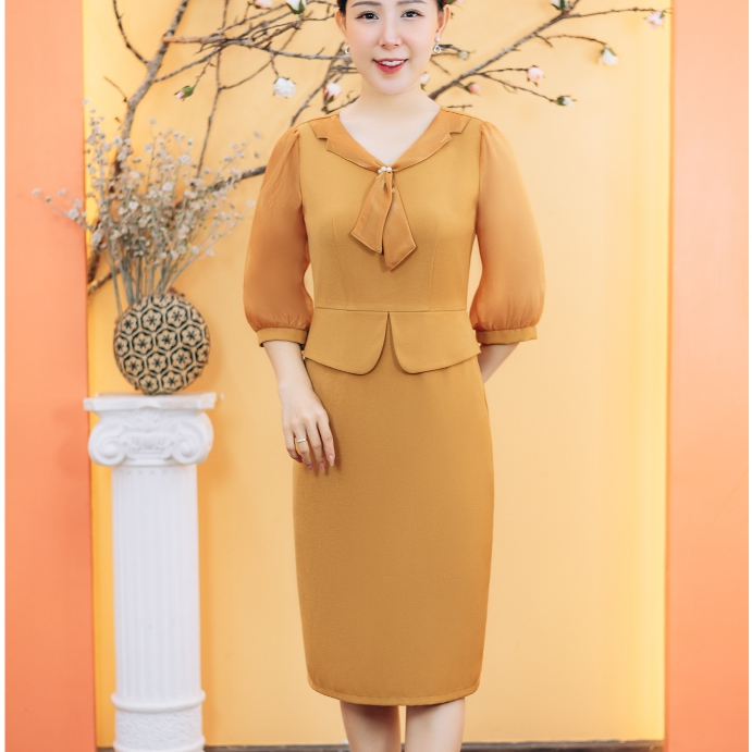 Đầm body trung niên cho mẹ - Cổ tim kết ngọc tay lỡ - Vàng - TTV Store thời trang nữ TTV1873