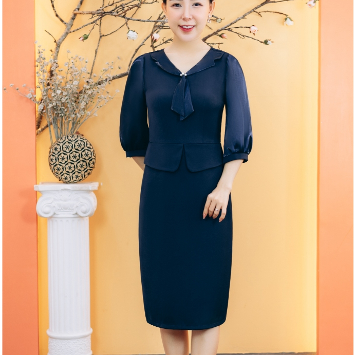 Đầm body trung niên cho mẹ - Cổ tim kết ngọc tay lỡ - Xanh đen - TTV Store thời trang nữ TTV1873