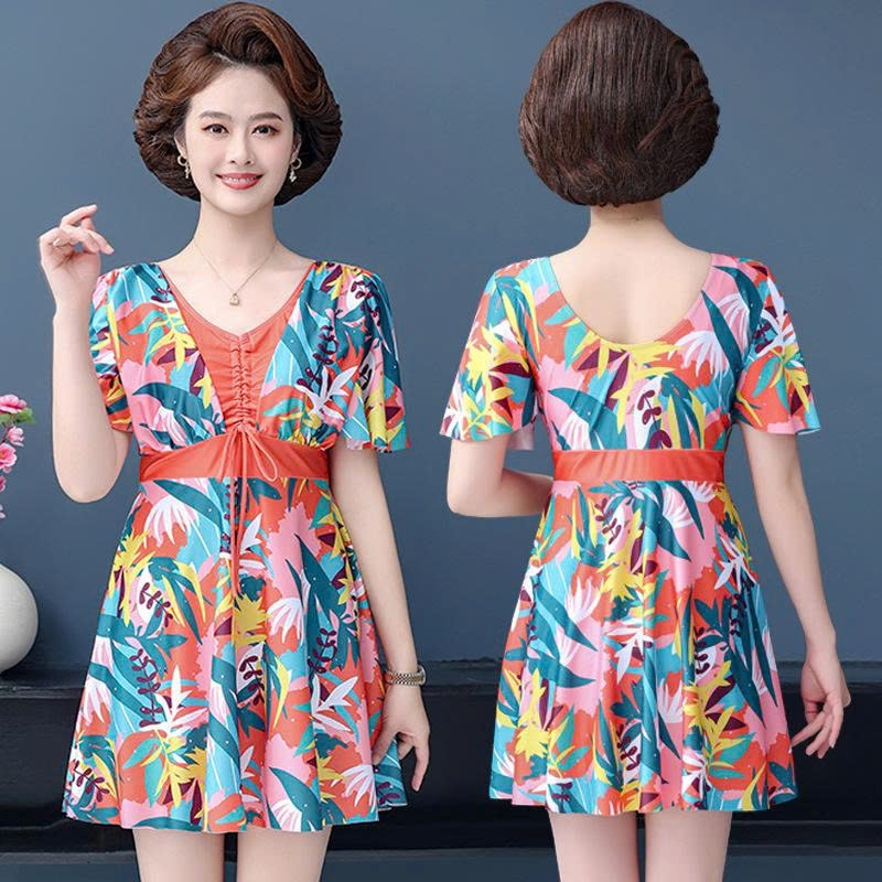 Đồ bơi nữ trung niên liền thân dáng váy cho các mẹ các bà tay ngắn cổ tim hoạ tiết hoa | BigBuy360 - bigbuy360.vn