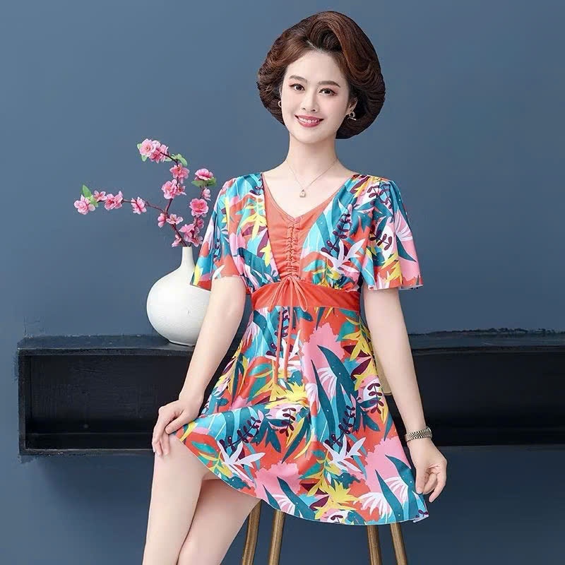 Đồ bơi nữ trung niên liền thân dáng váy cho các mẹ các bà tay ngắn cổ tim hoạ tiết hoa | BigBuy360 - bigbuy360.vn