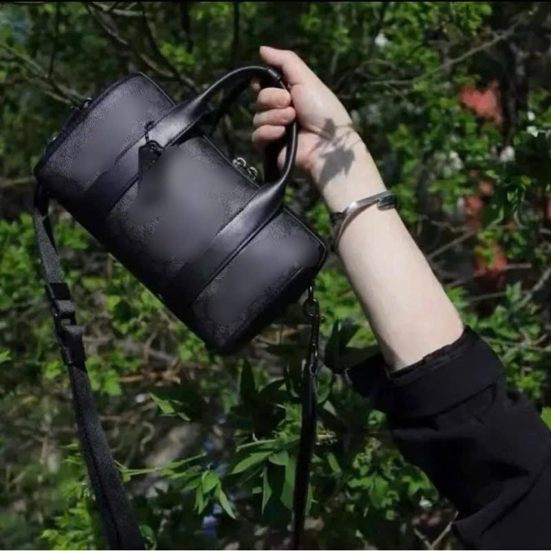 Túi nam Gotham Duffle 24 Crossbody dáng trống cực chất