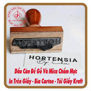 Khắc dấu cán gỗ kèm đế mica hoặc gỗ chấm mực không kèm khay mực in lên bìa carton, giấy kraft, giấy....