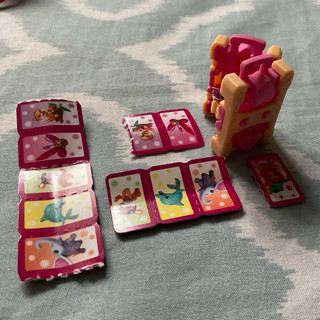 Mô hình rương kho báu đồ chơi trứng Kinder Joy