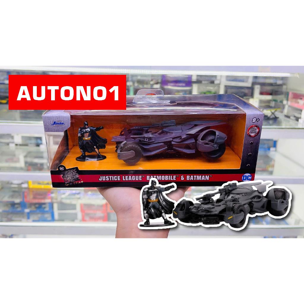 Mô hình xe Batman Justice League Batmobile & Batman Figure DC Comics tỉ lệ 1:32 Jada Toys 31706
