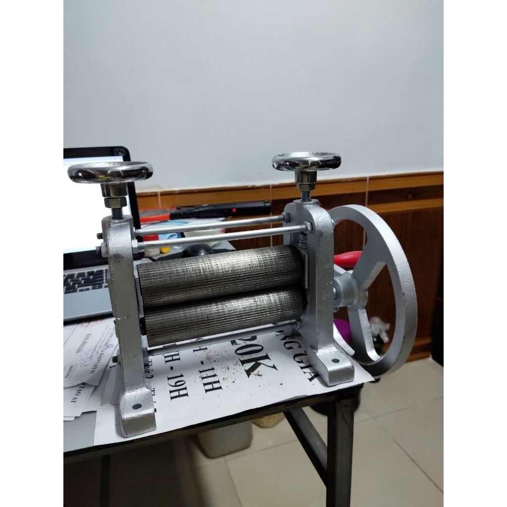 Máy cán khô mực khô cá đuối bằng tay