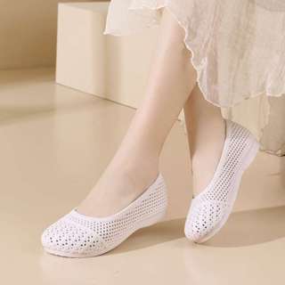  Giày nữ búp bê nhựa thoáng khí đục lỗ giày đi biển đi mưa chống trơn trượt mềm dẻo êm chân thegioigiay V397 