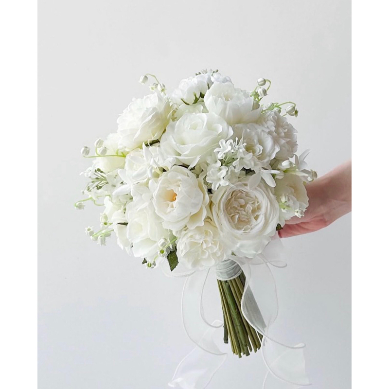 bó hoa cưới cầm tay cô dâu hoa Hồng, mẫu đơn và linh Lan trắng MD002