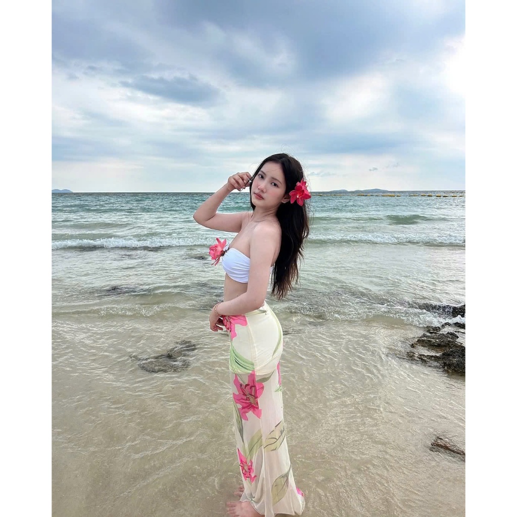 Bikini 2 chi tiết đi biển áo đính hoa kèm chân váy dài, Set váy đi biển vibe nàng thơ dễ thương hottrend - SV03 | BigBuy360 - bigbuy360.vn