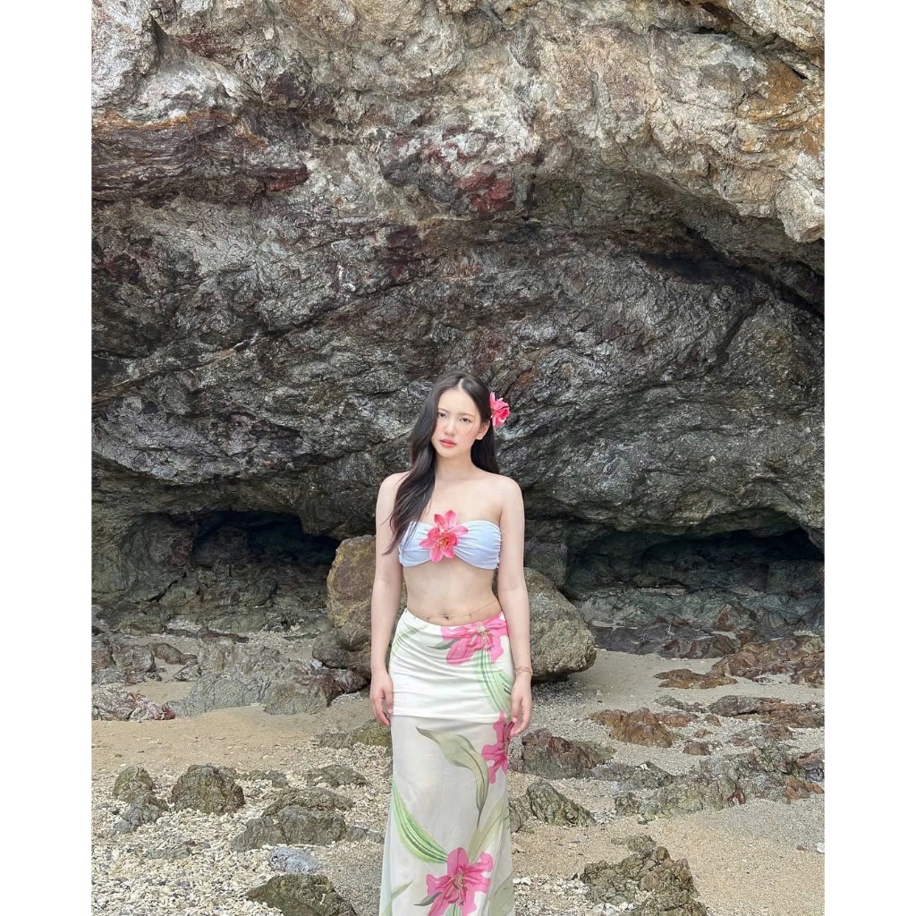 Bikini 2 chi tiết đi biển áo đính hoa kèm chân váy dài, Set váy đi biển vibe nàng thơ dễ thương hottrend - SV03 | BigBuy360 - bigbuy360.vn