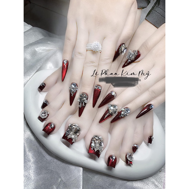 ( HỎA TỐC) CÓ SỈ - NAIL BOX CHÂN TAY THIẾT KẾ MẮT MÈO ĐỎ CHARM ĐÁ XỊN