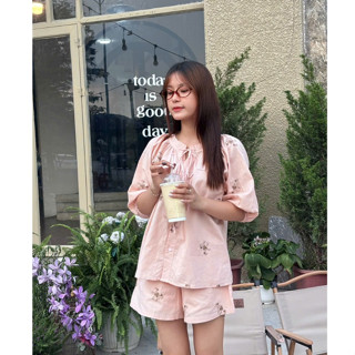 Set bộ nữ tay lửng mix quần short họa tiết thêu hoa cổ nơ sang chảnh mặc đi du lịch đi biển Viole669 HỒNG BE HOA ĐB02