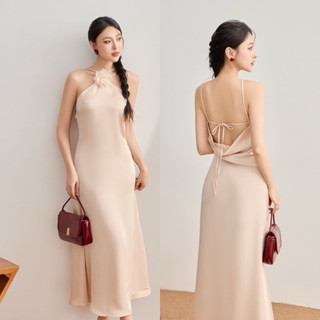 váy lụa hở lưng dáng xoè chiết eo nhẹ Zyra dress