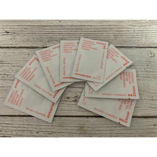  Combo 10 gói Sample dùng thử Kem dưỡng ẩm từ vỏ quýt Innisfree Vitamin C Cream 1ml 