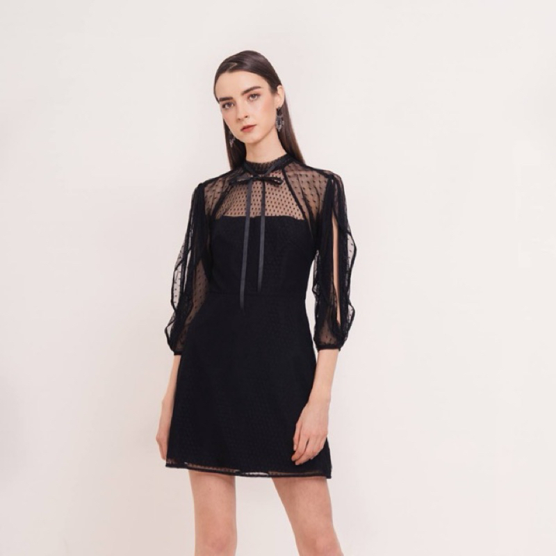 Đầm đen ngắn phối ren Marc Fashion