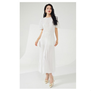  Đầm dài thun lò xo dập ly co giãn thiết kế tay lỡ thanh lịch với phần xếp ly tùng váy rũ đẹp và tôn dáng - 55Kg.Linh 