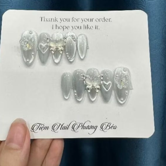  C119 Nailbox thiết kế phom oval nền trắng thạch mắt mèo mịn hiệu ứng trái tim đính cham đá công chúa 