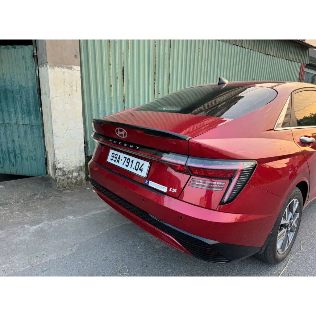 Accent 2025 2024 đuôi gió cánh lướt gió thể thao, hàng mộc, chưa sơn đuôi cá accent
