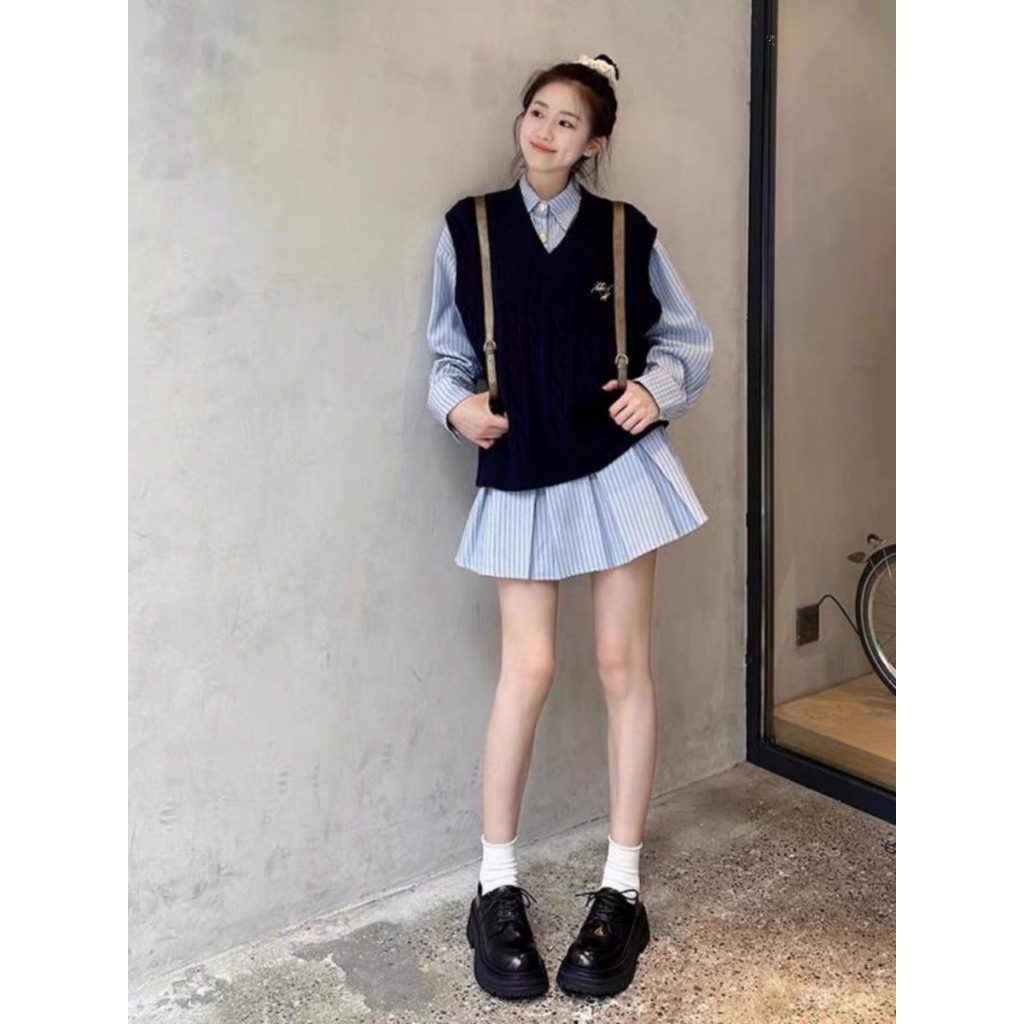 Set Váy Sơ Mi Kẻ Xanh Dài Tay Mix Áo Gile Len Tăm Xanh Than (Ảnh Thật Trải Sàn) Lollaye | BigBuy360 - bigbuy360.vn