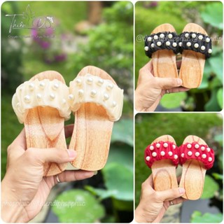 Guốc gỗ mộc cho bé gái, dép gỗ mang áo dài, bà ba cho bé trai và bé gái đi chơi tết Thiên Di