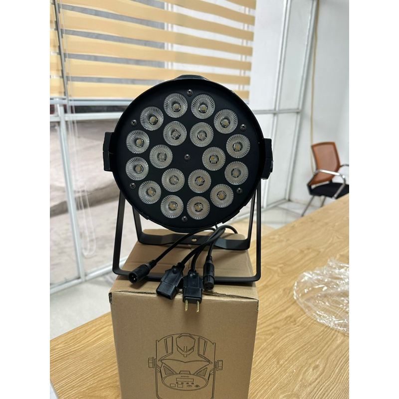 Đèn par Led 18 bóng 8 màu