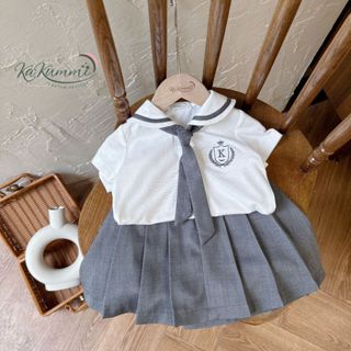 Set áo cổ thủy thủ thêu ngực mix chân váy xếp ly kèm cavat cho bé gái (KM24-ST431) Kakummi