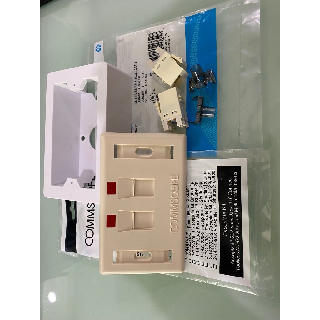 Mặt nạ outlet 2 cổng Commscope 272368-2 Faceplate