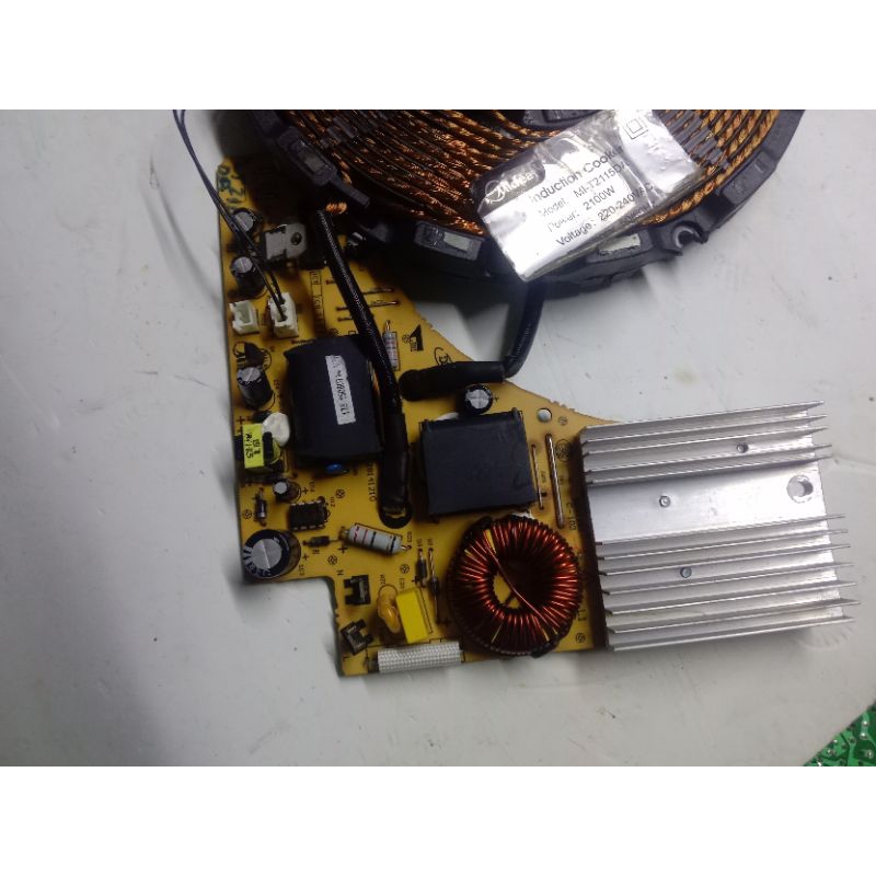 mạch nguồn của bếp từ Media T2115DA tháo bếp còn đẹp
