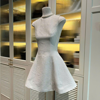 [COLIN CLOTHING] Đầm ngắn nữ sát nách rã mảnh tùng xòe nhẹ