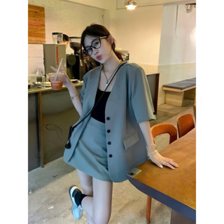 KIM | Set xám áo blazer cổ tim gài nút tay ngắn form rộng gài nút + áo ba lỗ đen + chân váy A ngắn có lót quần