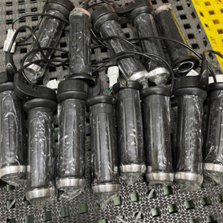 Tay ga yadea chế cho mọi loại xe điện (giá 1 cặp)