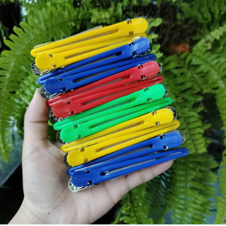 12 Cây Kẹp mỏ vịt nhựa một chân inox dễ dàng ghim vào tóc, khi sử dụng không bị tuột, không bị đau.