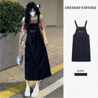 Váy Yếm jeans thêu dâu tây dáng dài form rộng dày dặn và áo sơ mi trắng dài tay phong cách vintage