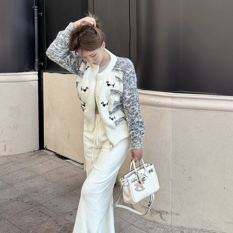 Áo cadigan Len lông thỏ phối họa tiết thêu trắng muối tiêu | BigBuy360 - bigbuy360.vn