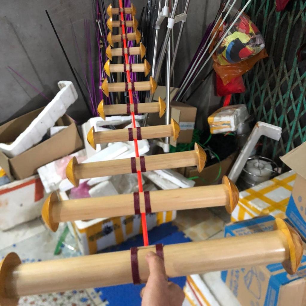 Sáo hoà còi d40 - d42 11 quả nặng tầm 3.5-4 lạng cho anh em thả diều 2m5-3 m tuỳ diều. Sáo được lấy 