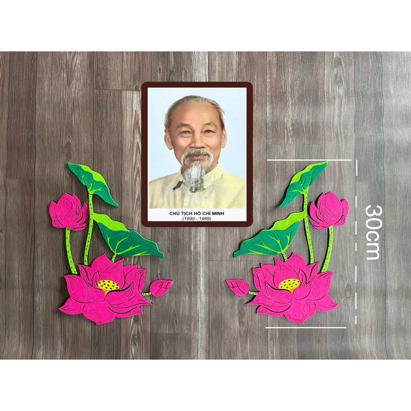 Hoa sen trang trí ảnh Bác nhỏ