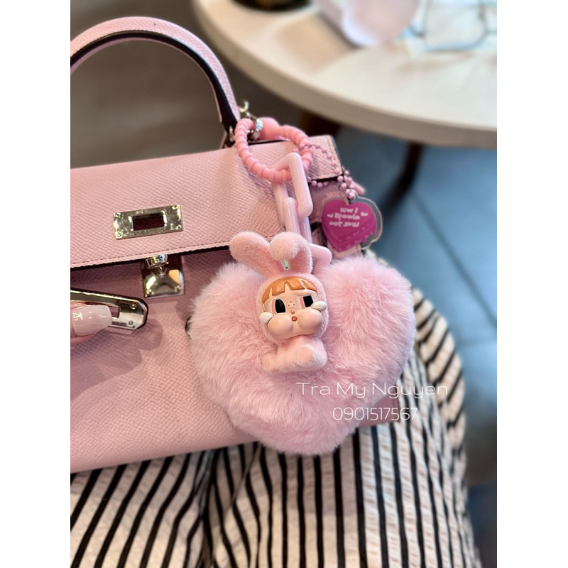 Móc khoá crybaby kèm bông