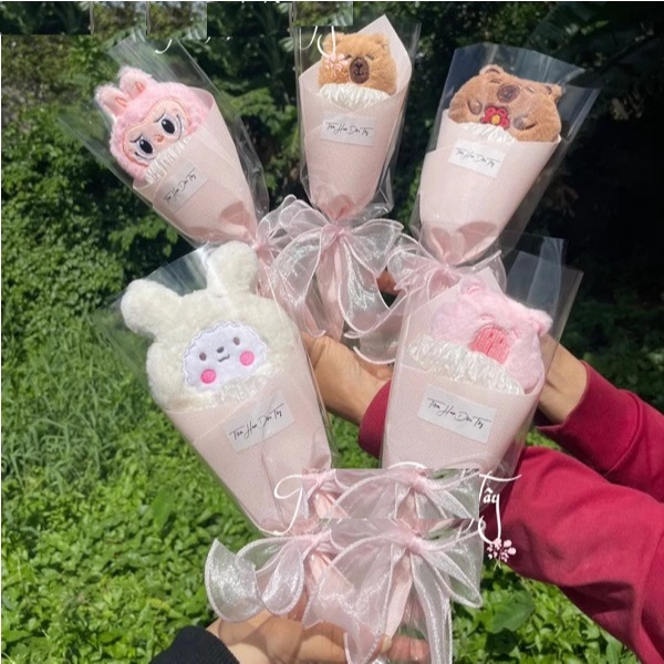 Bó hoa 1 gấu bông capybara, labubu, loppy, gấu dâu (nhiều hình) và Hoa Hồng Sáp 1 Bông ốc Quế