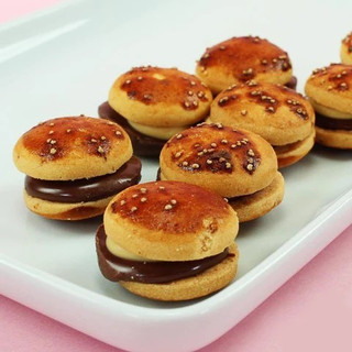 Bánh Quy Socola Every Burger Bourbon và Hình Gốc cây