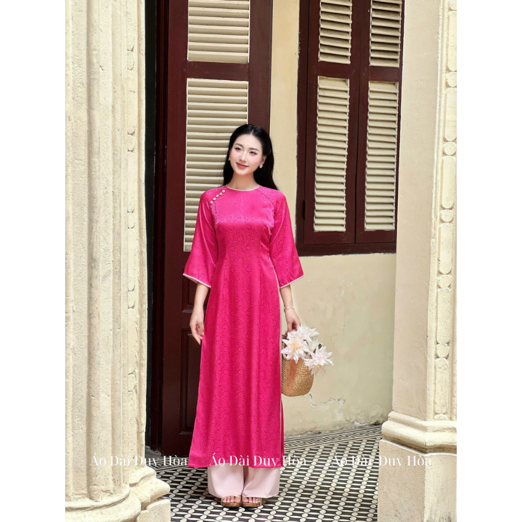 [SẴN HÀNG]Áo dài cách tân, áo dài truyền thống HỒNG ANH cổ tròn viền hồng sen, đính cúc cách điệu hoạ tiết gấm | BigBuy360 - bigbuy360.vn