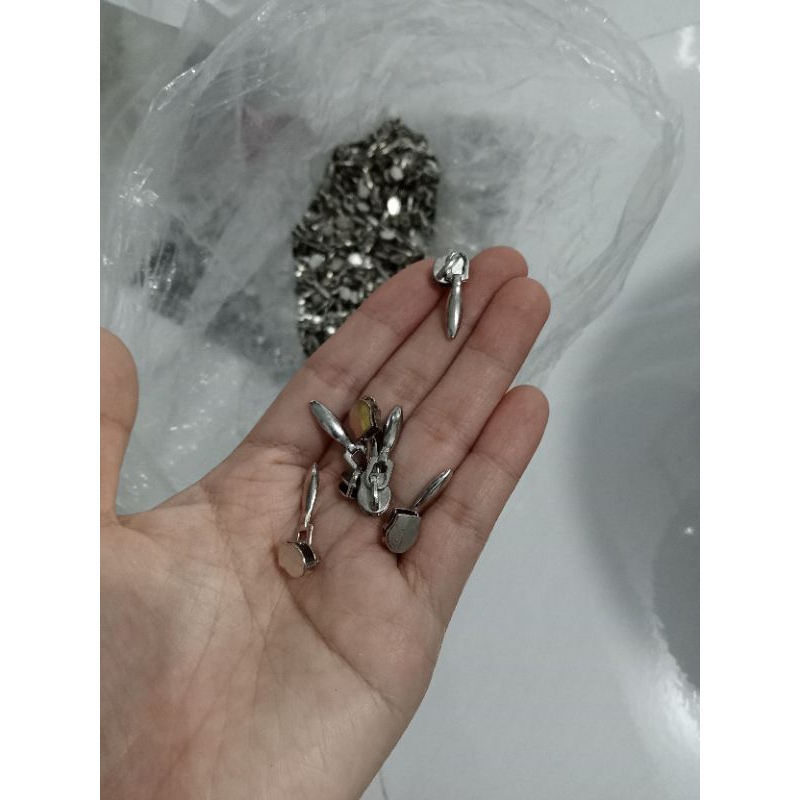 50 củ khoá may chăn ga gối nệm,số3(mua sỉ giá 400₫)