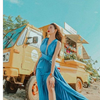 Váy lụa xinh xẻ tà xoè