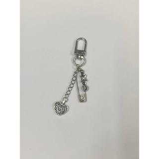 Safety pin keychain / Móc khoá safetypin