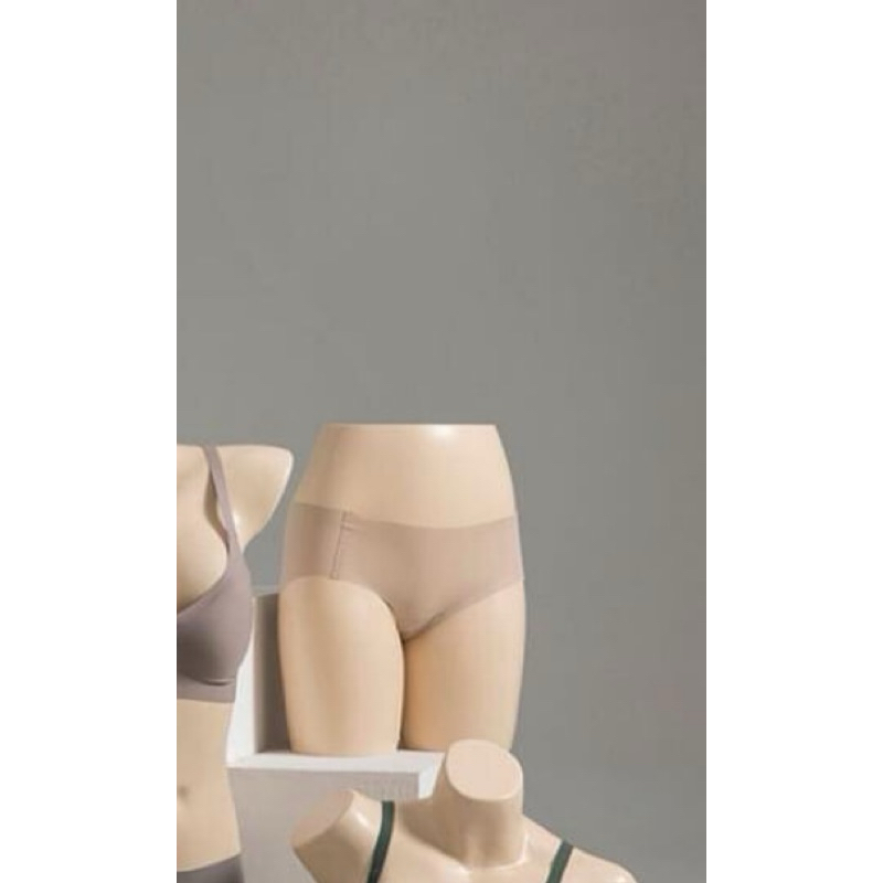 Manocanh mông nữ mặc bikini