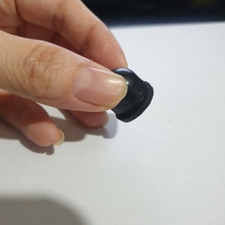 ( MÀU ĐEN)  ( 2 cái)Núm ( vu) bơm xAng nhỏ dùng cho máy cắt cỏ
