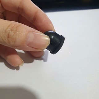 ( MÀU ĐEN)  ( 2 cái)Núm ( vu) bơm xAng nhỏ dùng cho máy cắt cỏ