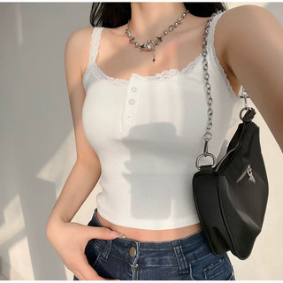 Áo hai dây croptop viền ren phối nút nữ tính