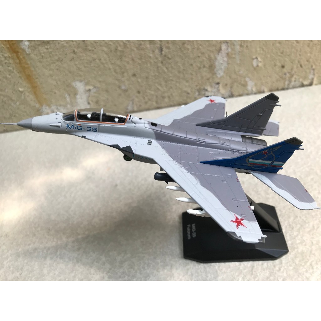 Mô hình Máy bay MIG 35 1:100