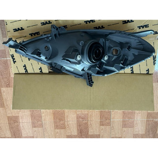 đèn pha Innova đời 05 - 11  ( giá 1 chiếc , TYC )