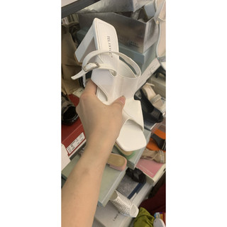 giầy bệt dẻo