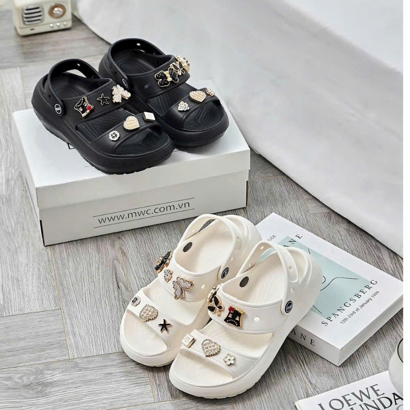 Sandal nữ dép quai hậu bánh mì đế cao 5 phân thời trang đính sticker hottrend phong cách(617)